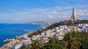 Panorama côtier d’Alger avec le Maqam Echahid